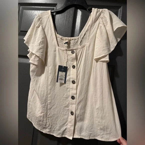 Universal Thread Cream Ruffled Blouse - Picture 1 of 2